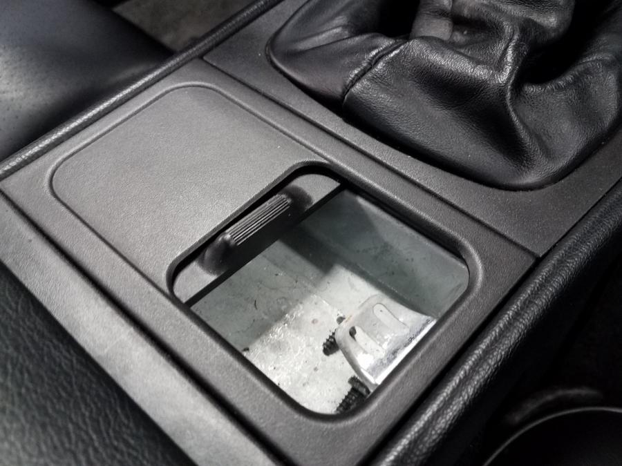 Детали интерьера Porsche 944 Turbo 1986 года  (фото 105 из 149)